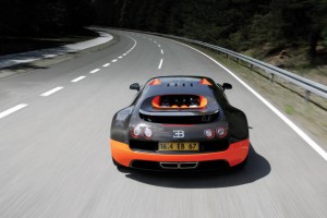 bugatti-veyron-super-sports-car-rear-view