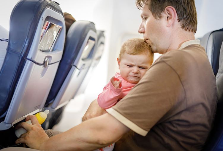 viajar con un bebe en un avion