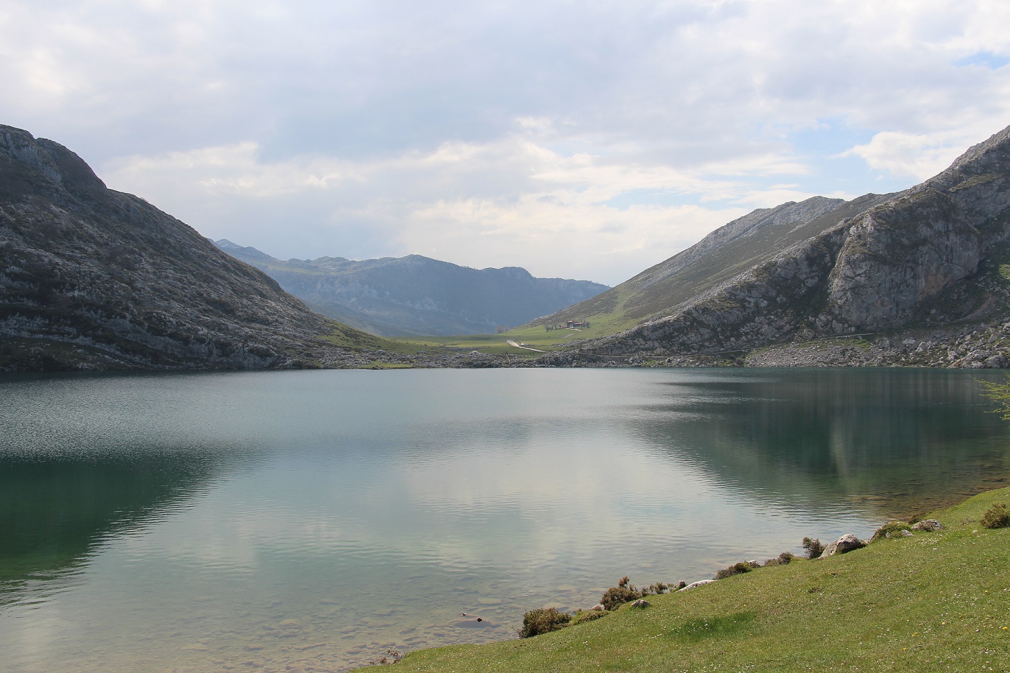 Lago Glaciar: Lago Enol (Lagos de Covadonga. Asturias)