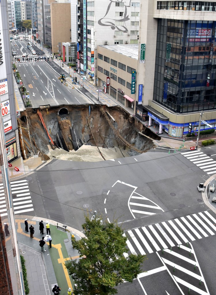 Colapso en Fukuoka (JAPÓN). Noviembre 2016. Fuente: Associated Press.