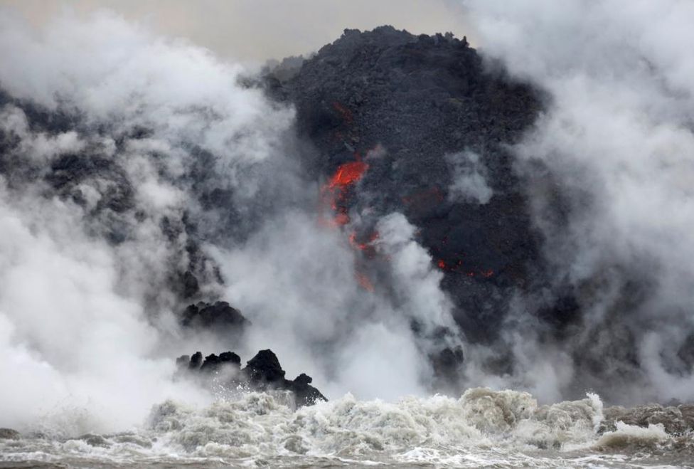 Ácido clorhídrico, vapor y finísimas partículas de vidrio volcánico. Reuters