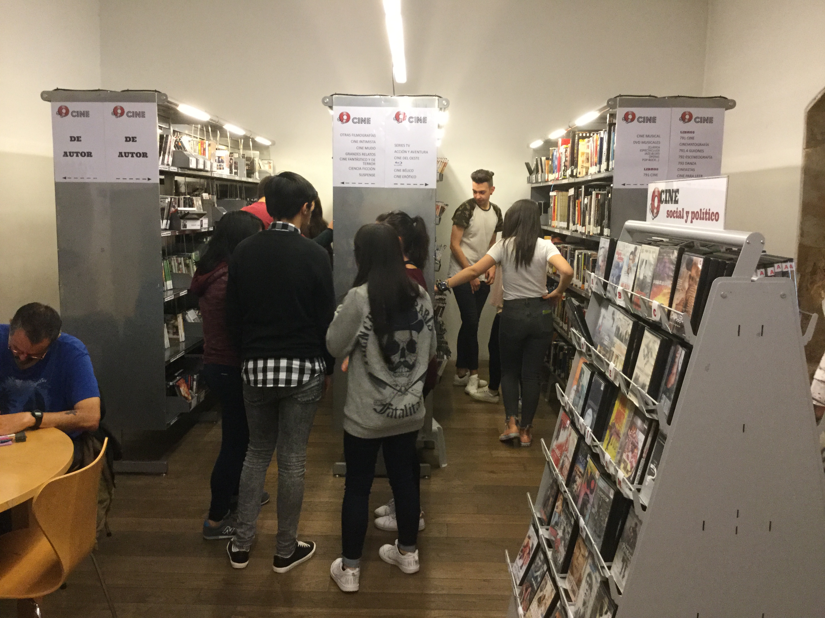 Estudiantes del primer curso del Grado en Información y Documentación y del Doble Grado con Educación Social visitaron la Biblioteca Pública del Estado "Casa de las Conchas" de Salamanca el 9 de noviembre de 2017. 