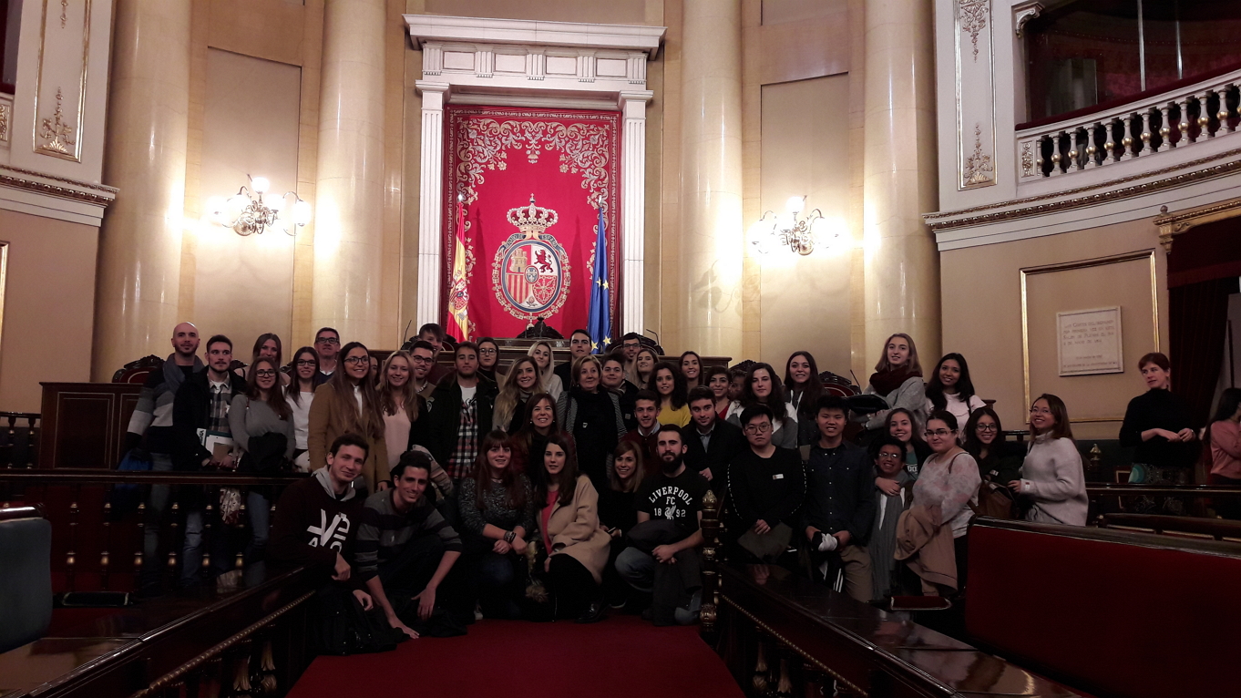 Los alumnos del Grado en Información y Documentación, junto con los alumnos del Grado en Ciencia Política y Administración Pública, realizaron una visita en Madrid al Consejo de Transparencia y Buen Gobierno y al Senado.