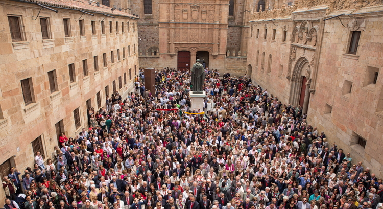 El Programa de Excelencia VIII Centenario de la Universidad de Salamanca convoca 10 becas para estudiantes de nuevo ingreso en estudios de Grado y 20 becas para estudiantes que quieran iniciar estudios de Máster Oficial. 