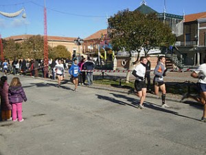 corriendo(gris) por delante de mi gran amigo Guille(azul)