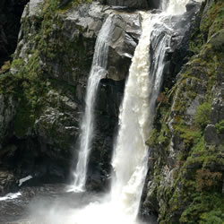 Cascada de los Arrives del Duero