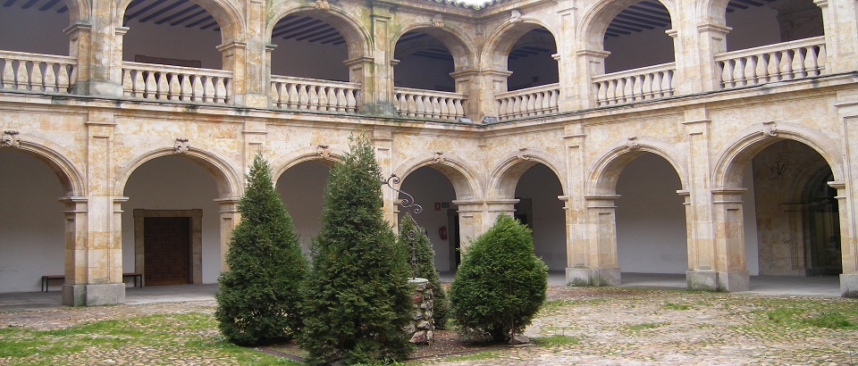 Patio claustro edificio Solís (C. Canalejas)