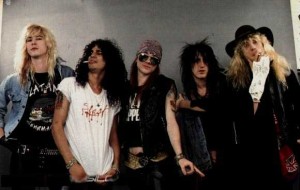 De izq. a der.: Duff McKagan, Slash, Axl Rose, Steve Alder, Izzy Stradllin