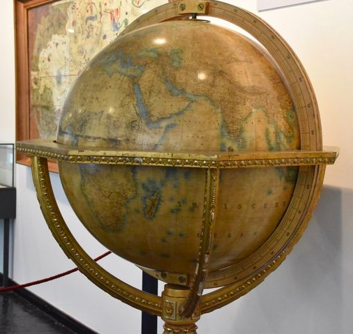 Cartografías en la Universidad de Salamanca: El fondo antiguo del Departamento de Geografía