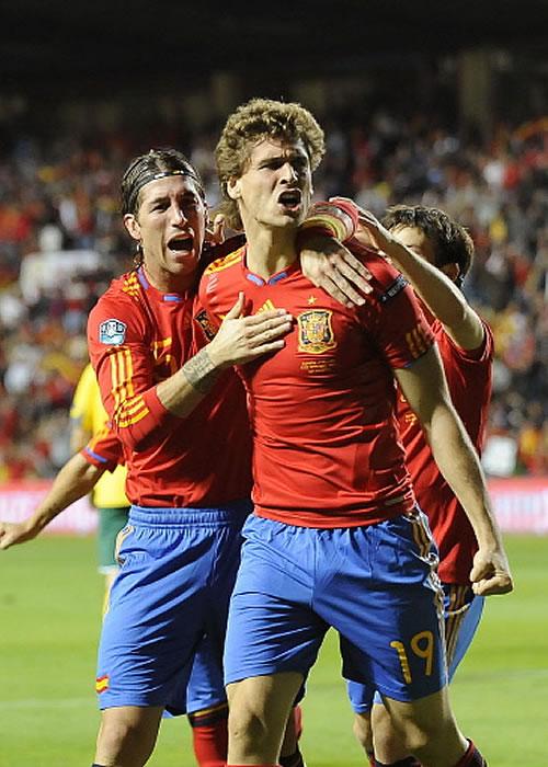 espana_derriba_cabezazos_muro_lituano