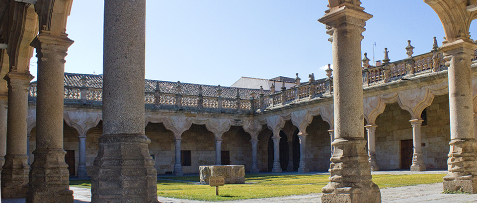 Patio de escuelas menores