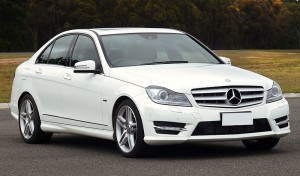 800px-2011_Mercedes-Benz_C_250_CDI_(W204)_BlueEFFICIENCY_Avantgarde_sedan_(2011-10-11)