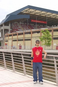 Posando junto al Molinón